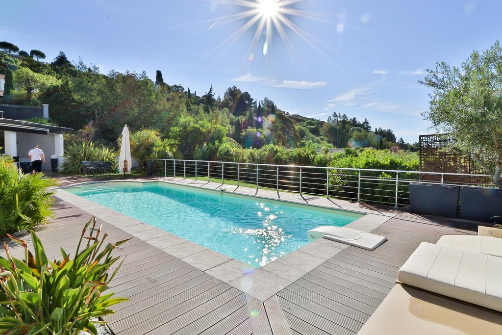 Villa Louancelie B&B Кавалер-сюр-Мер Экстерьер фото
